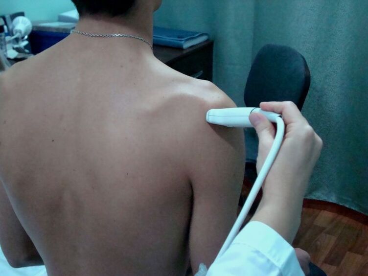 La fisioterapia moderna ayudará a afrontar los síntomas de la artrosis del hombro en las primeras etapas. 